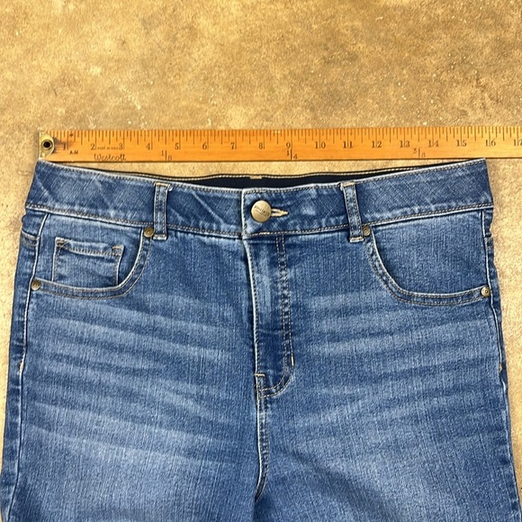 Jones New York Straight Leg Jean with banded waist
Size: 12 - Picture 4 of 7